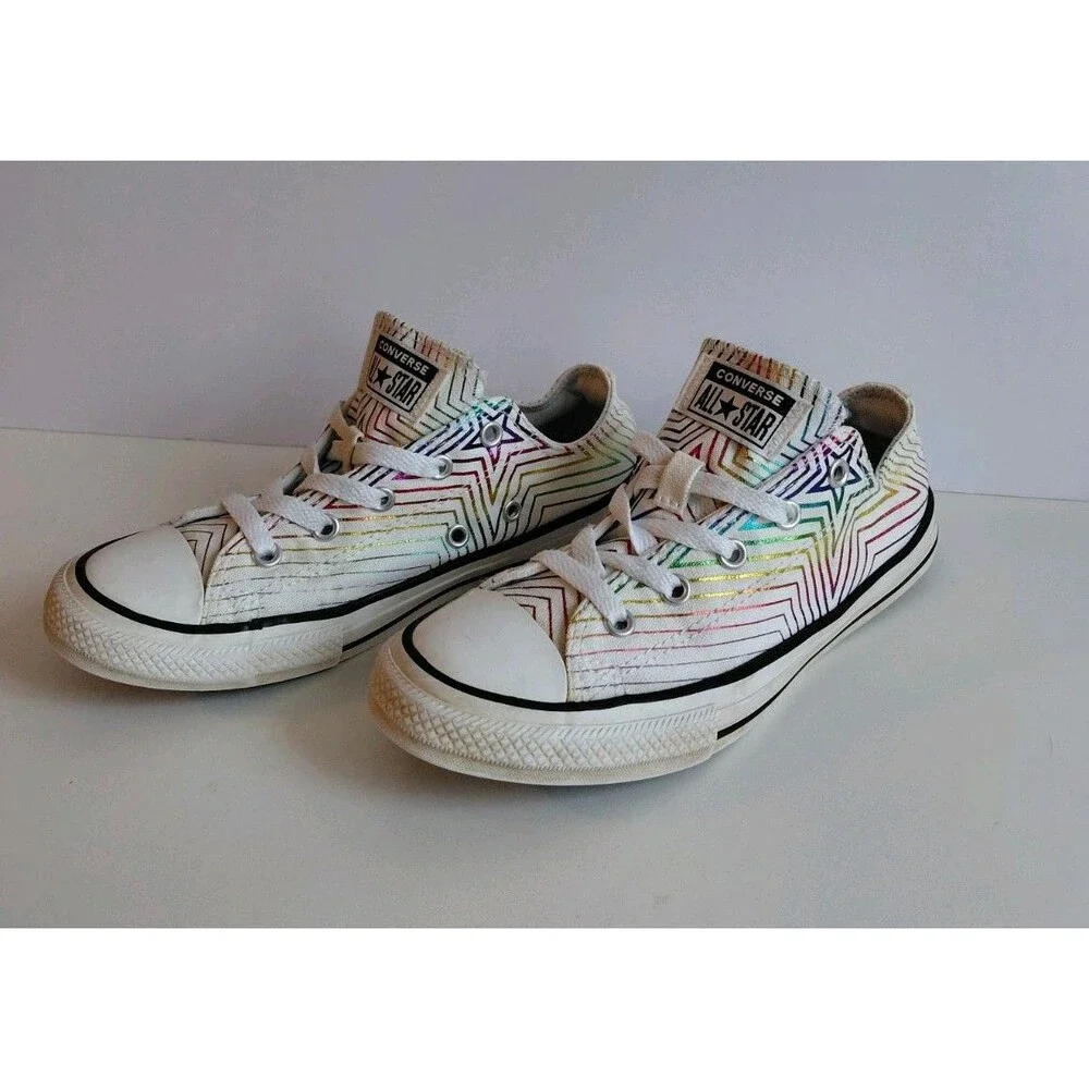 Converse All Star Junior Girls Size 2.5 Low Top White/Mulitcolor Stars